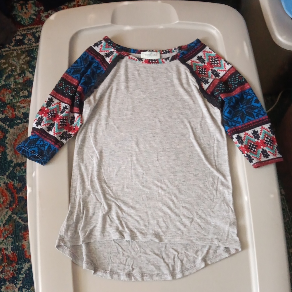 Threads Studio gray tee with southwestern print sleeves